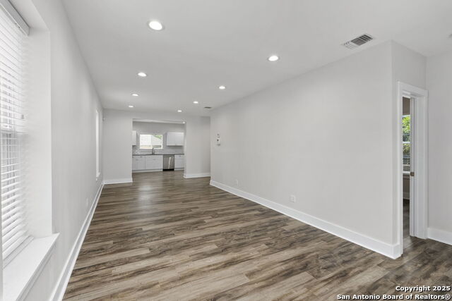 Listing photo id 15 for 129 Odell
