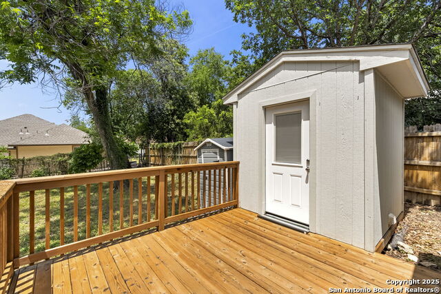 Listing photo id 16 for 129 Odell