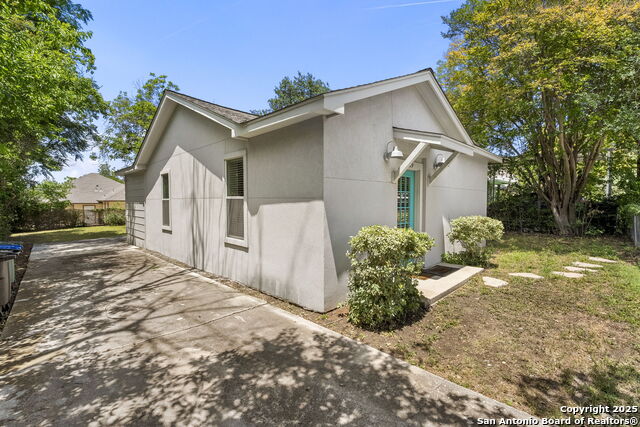Listing photo id 1 for 129 Odell