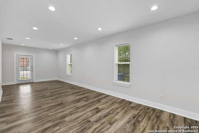 Listing photo id 6 for 129 Odell