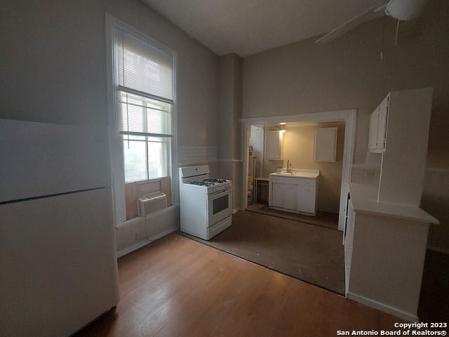 Image 4 of 8 For 822 Carson  1