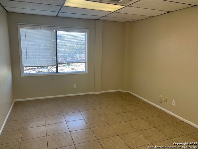 Listing photo id 4 for 4407 Walzem Rd 210