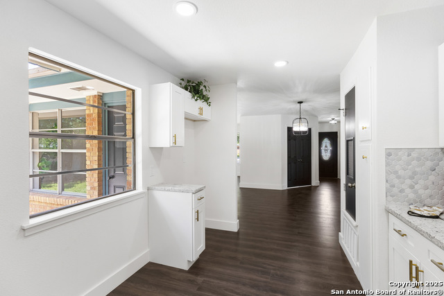 Listing photo id 9 for 5026 Lakewood
