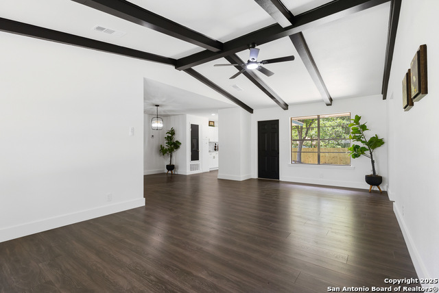 Listing photo id 11 for 5026 Lakewood