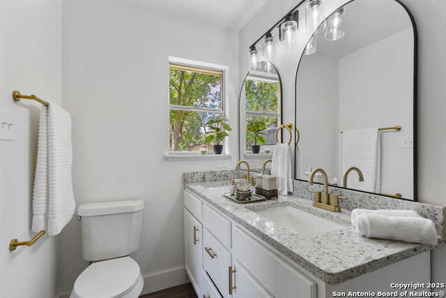 Listing photo id 14 for 5026 Lakewood