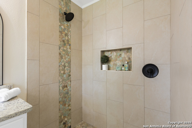 Listing photo id 15 for 5026 Lakewood