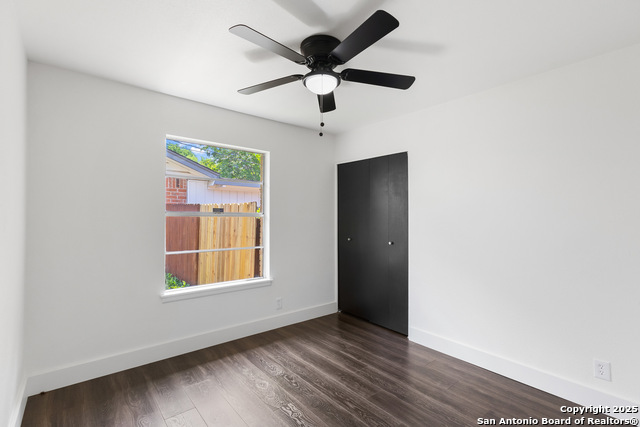 Listing photo id 16 for 5026 Lakewood