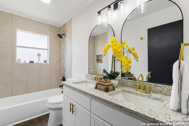 Listing photo id 17 for 5026 Lakewood