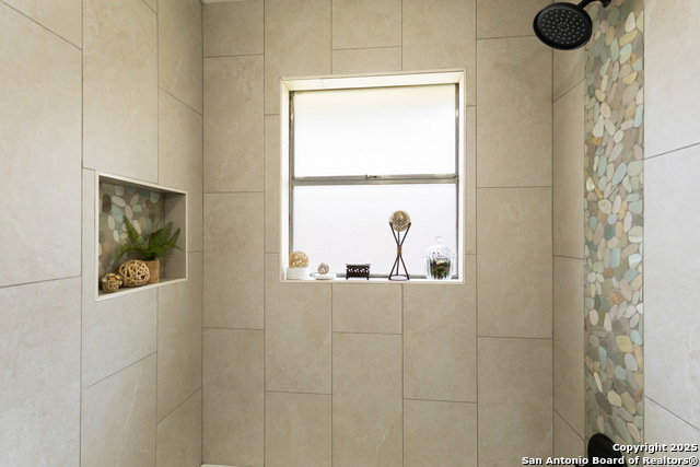 Listing photo id 19 for 5026 Lakewood