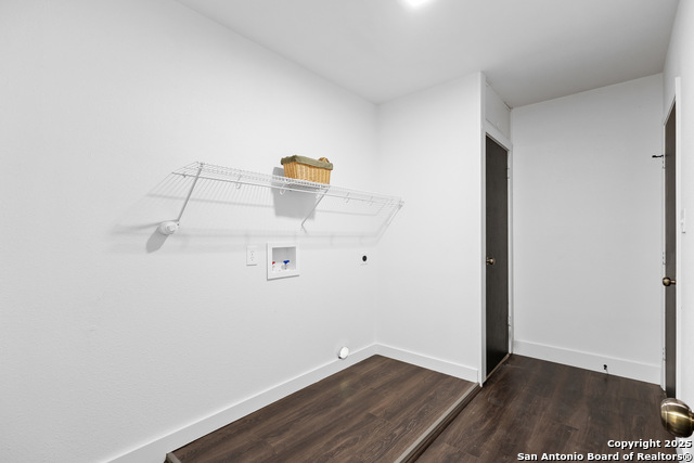 Listing photo id 21 for 5026 Lakewood