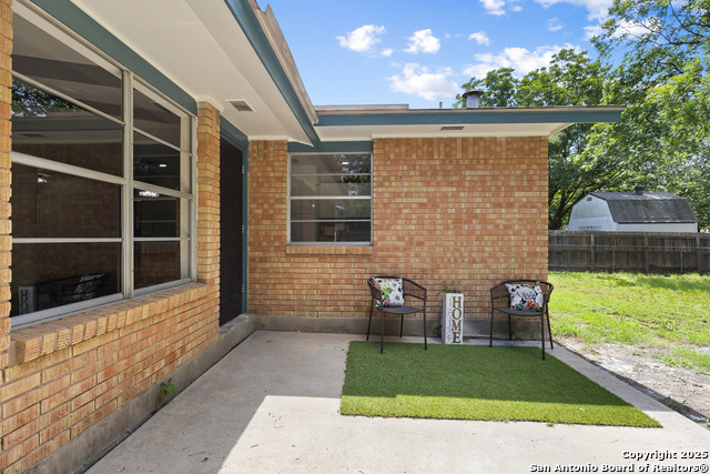 Listing photo id 22 for 5026 Lakewood