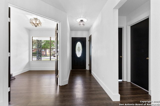 Listing photo id 1 for 5026 Lakewood
