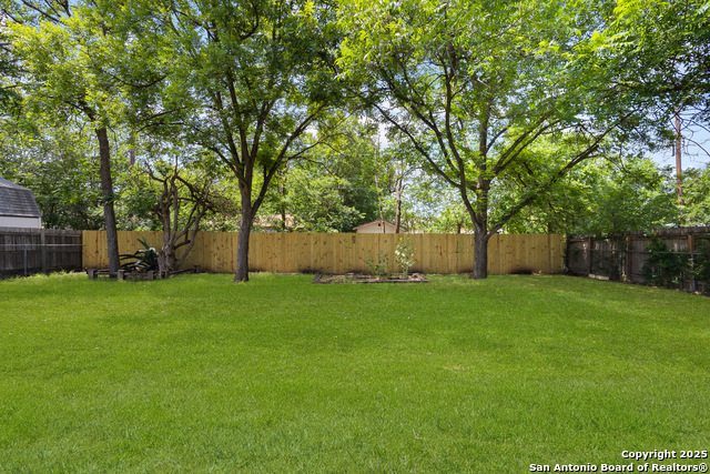 Listing photo id 28 for 5026 Lakewood