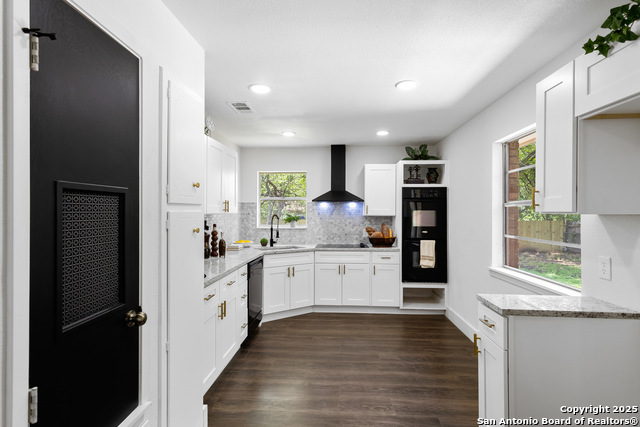 Listing photo id 4 for 5026 Lakewood