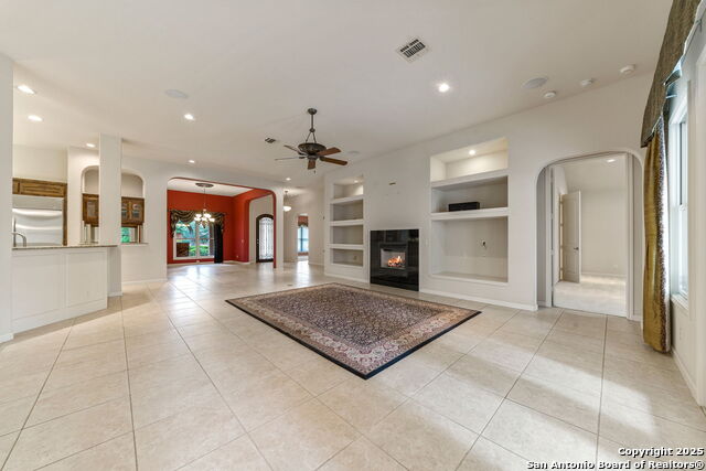 Listing photo id 8 for 18210 Emerald Oaks