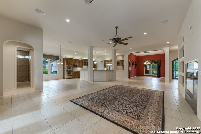 Listing photo id 9 for 18210 Emerald Oaks