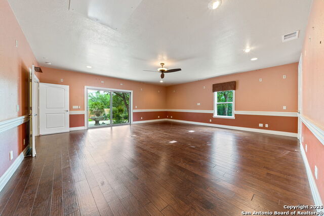 Listing photo id 11 for 18210 Emerald Oaks