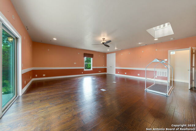 Listing photo id 12 for 18210 Emerald Oaks