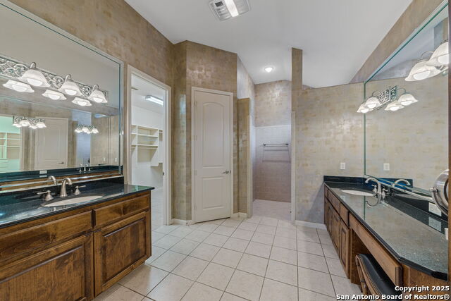 Listing photo id 16 for 18210 Emerald Oaks