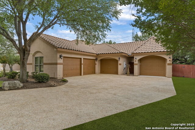 Listing photo id 0 for 18210 Emerald Oaks