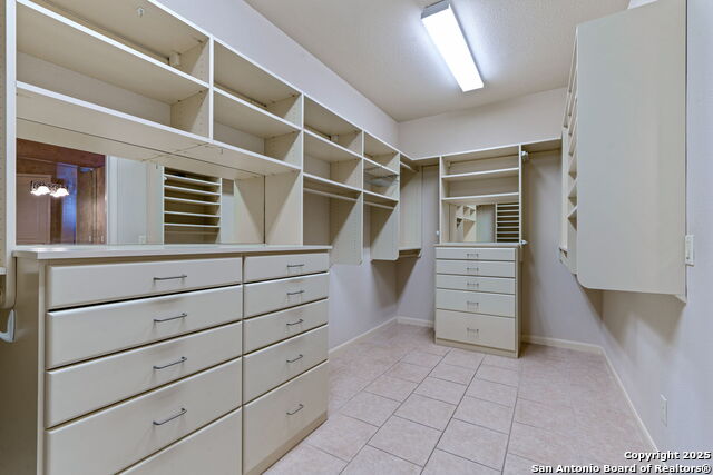 Listing photo id 18 for 18210 Emerald Oaks