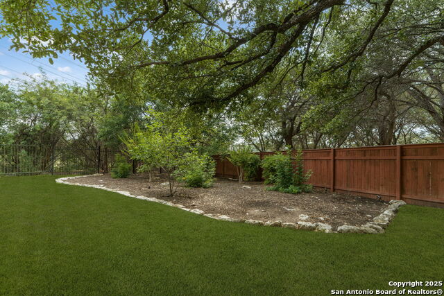 Listing photo id 27 for 18210 Emerald Oaks