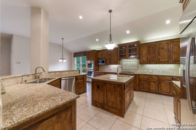 Listing photo id 1 for 18210 Emerald Oaks