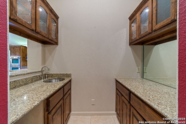 Listing photo id 5 for 18210 Emerald Oaks