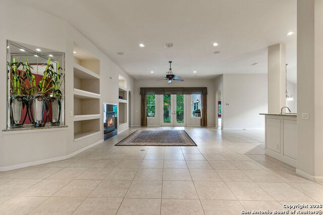 Listing photo id 6 for 18210 Emerald Oaks