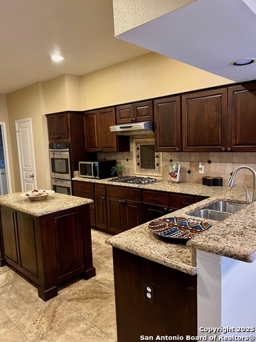Listing photo id 9 for 5014 Ashton Audrey