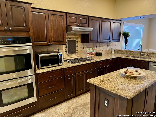 Listing photo id 3 for 5014 Ashton Audrey