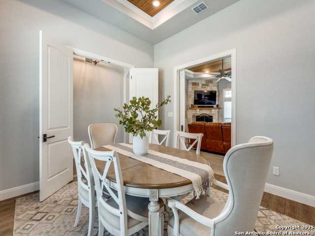Listing photo id 8 for 136 Wood Valley