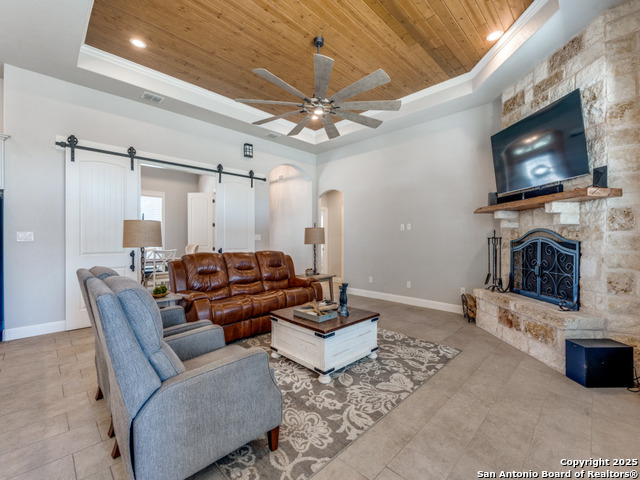 Listing photo id 9 for 136 Wood Valley