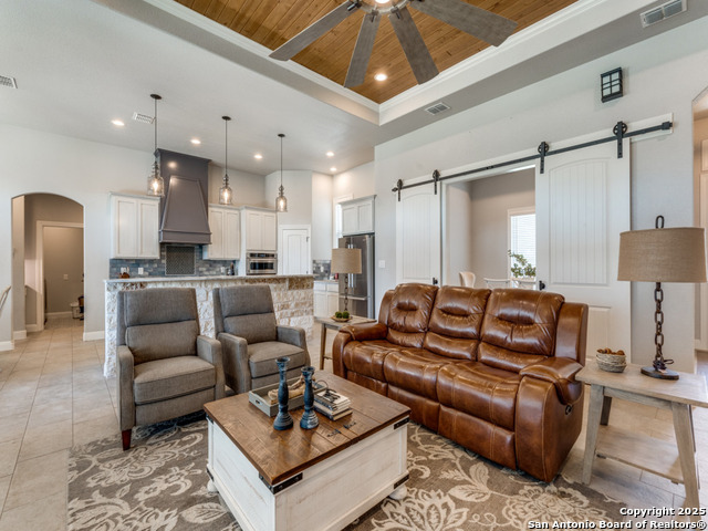 Listing photo id 10 for 136 Wood Valley