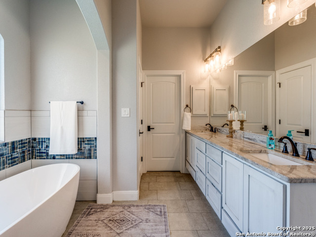 Listing photo id 17 for 136 Wood Valley
