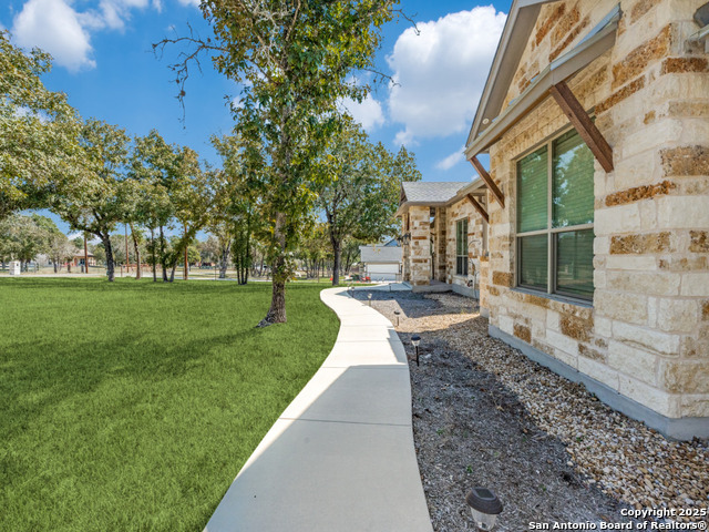 Listing photo id 3 for 136 Wood Valley