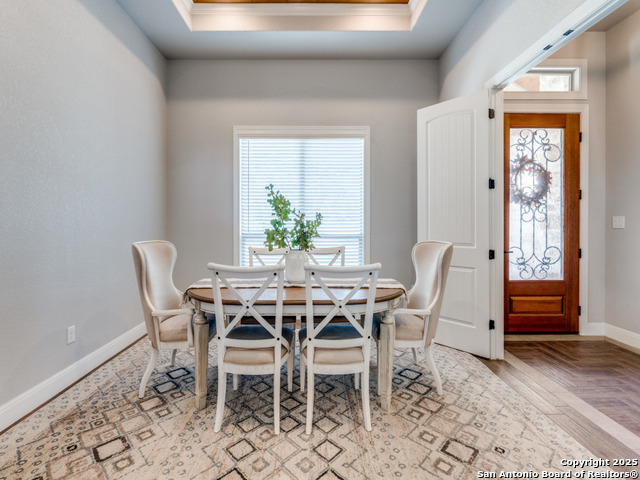 Listing photo id 6 for 136 Wood Valley
