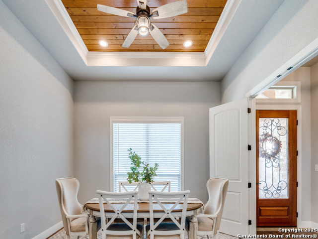 Listing photo id 7 for 136 Wood Valley