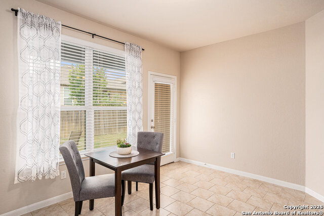 Listing photo id 8 for 2196 New Castle