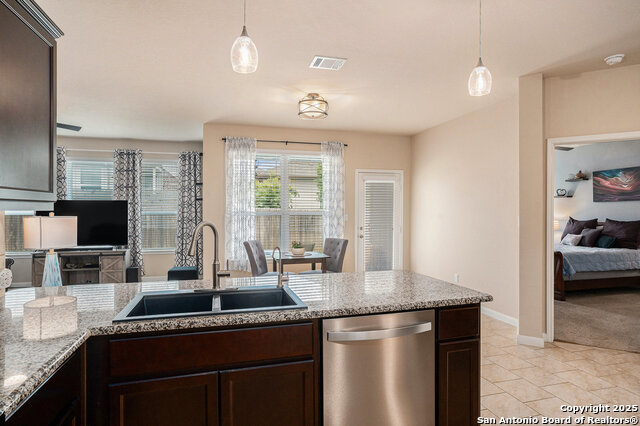 Listing photo id 11 for 2196 New Castle