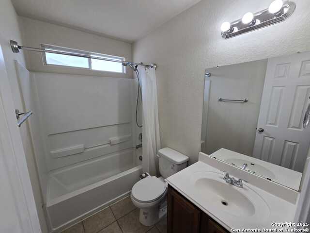 Image 16 of 25 For 4514 Cerca Royale