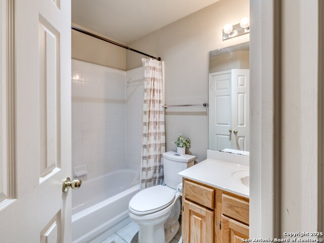 Image 43 of 79 For 25027 Arrow Glen