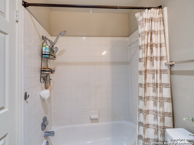 Image 44 of 79 For 25027 Arrow Glen