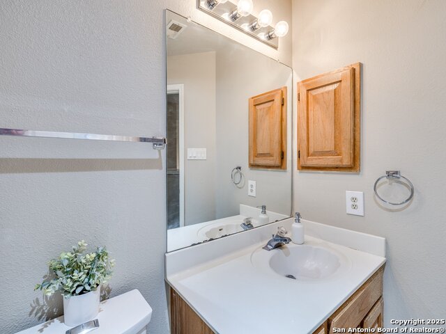 Image 45 of 79 For 25027 Arrow Glen