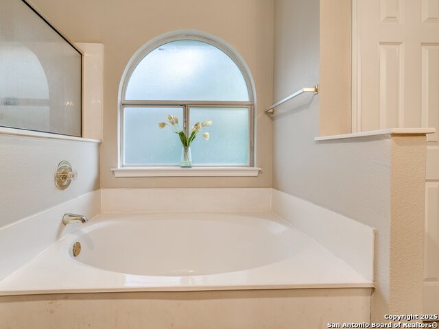 Image 52 of 79 For 25027 Arrow Glen