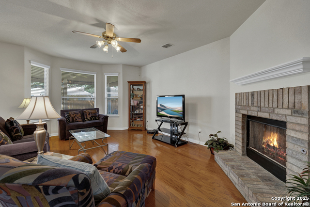 Listing photo id 10 for 9254 Wind Talker