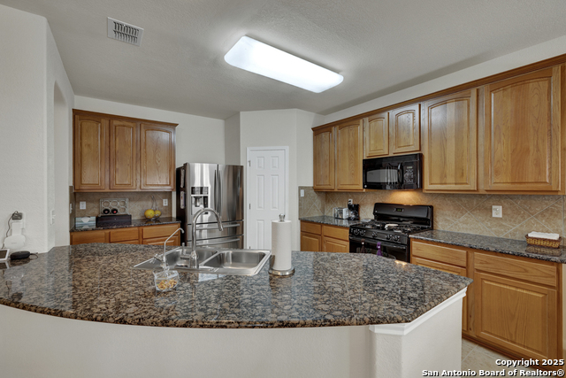 Listing photo id 14 for 9254 Wind Talker