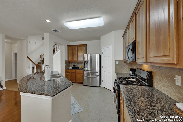 Listing photo id 15 for 9254 Wind Talker