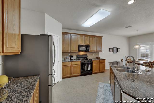 Listing photo id 17 for 9254 Wind Talker