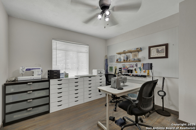 Listing photo id 10 for 403 Dawnview Ln